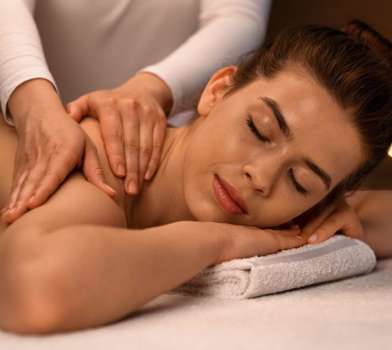 woman-getting-healing-body-massage-session-at-newest-spa-q5egy5dk3qojivdhnnx2bth5v9pl38oqu13iul6ljc